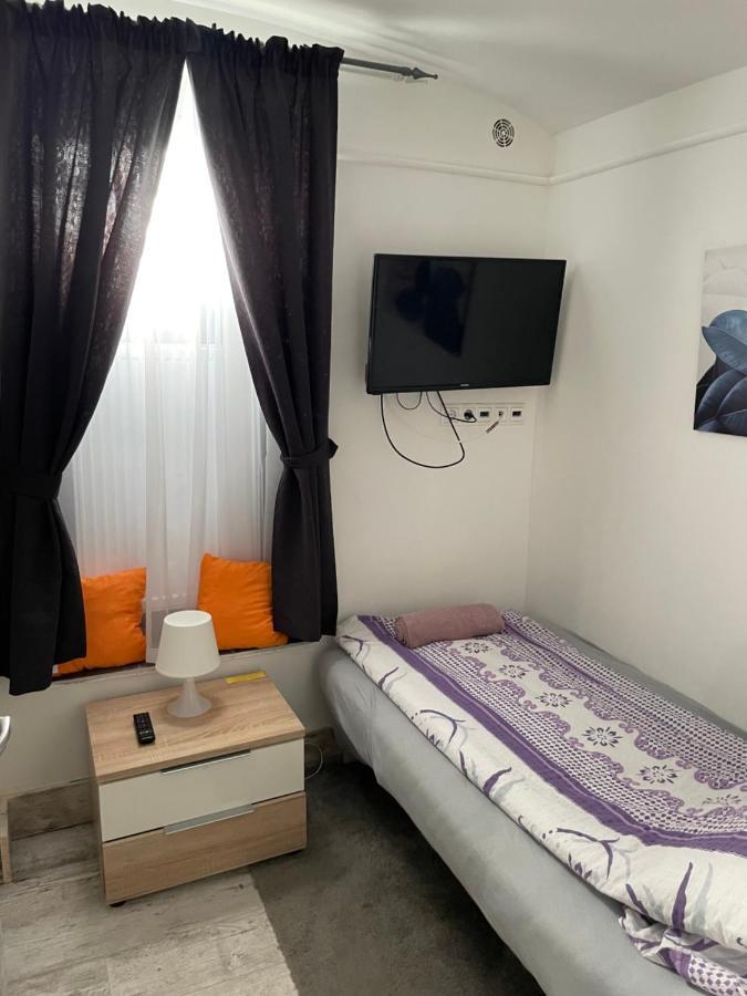 Centrum Wellness Hostel Дебрецен Екстериор снимка