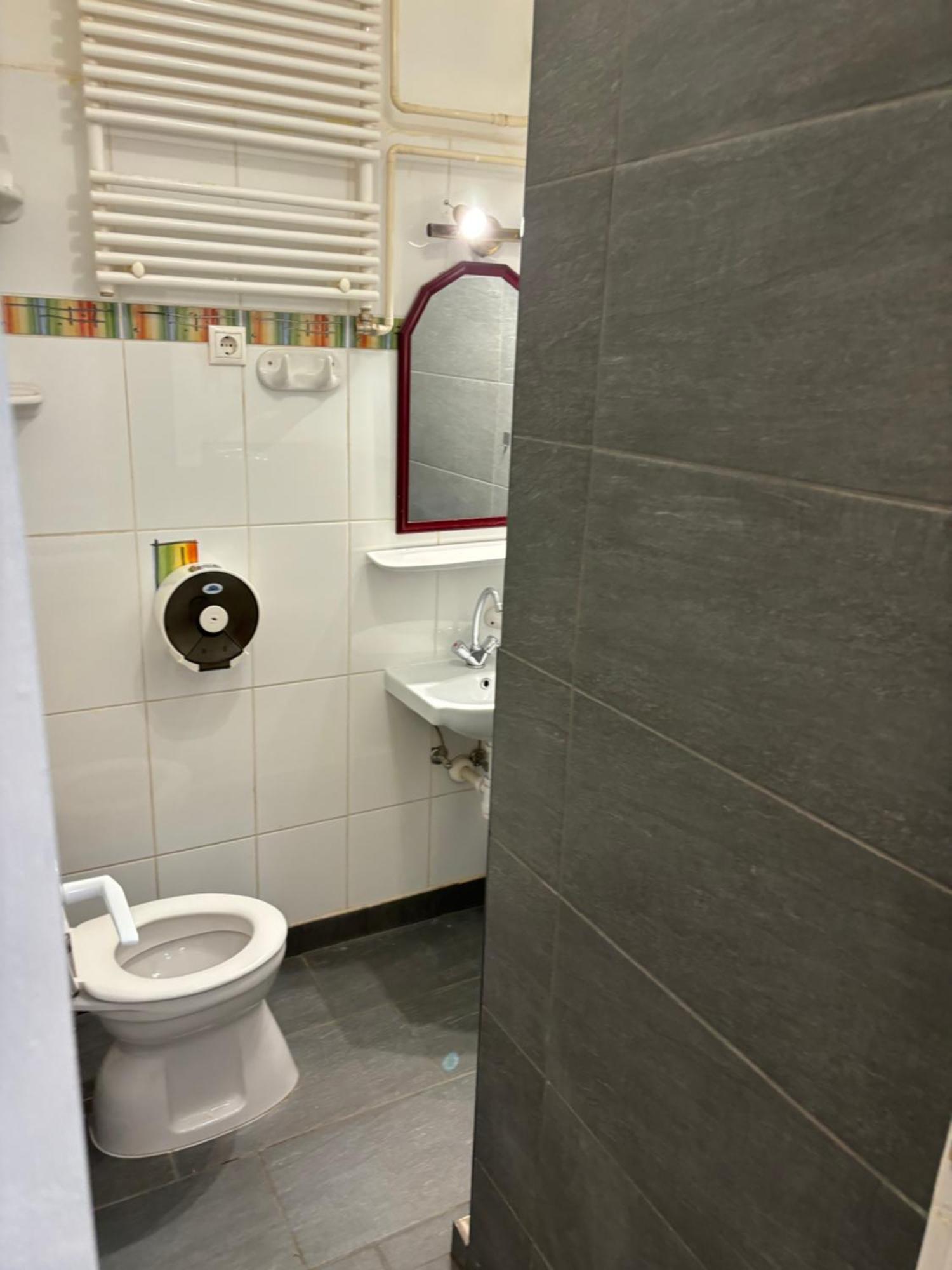 Centrum Wellness Hostel Дебрецен Екстериор снимка